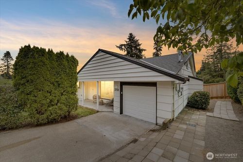 a-2701 Ne 110th St, Seattle, WA, 98125-6738 | Card Image