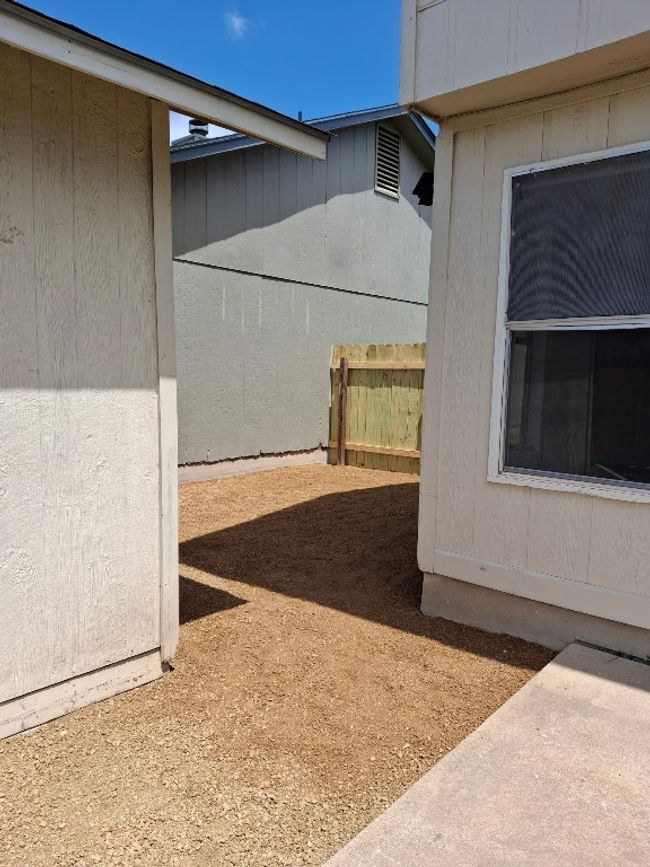 711 Decker Prairie Dr, House other with 3 bedrooms, 2 bathrooms and 6 parking in Austin TX | Image 12