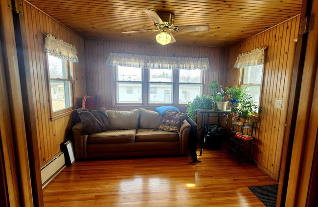 Sunroom/den off dining room | Image 15