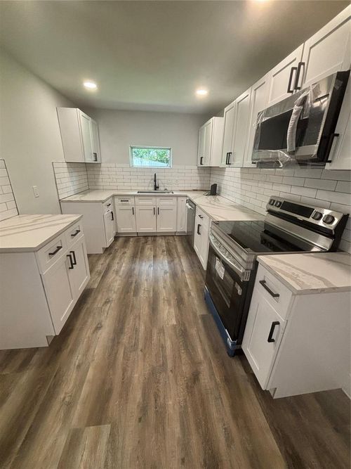 2416 Russell St, Houston, TX, 77026-6633 | Card Image