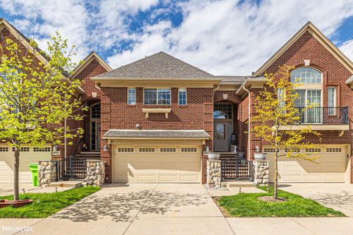 16933 Kensington Dr, Macomb, MI, 48044-4093 | Card Image