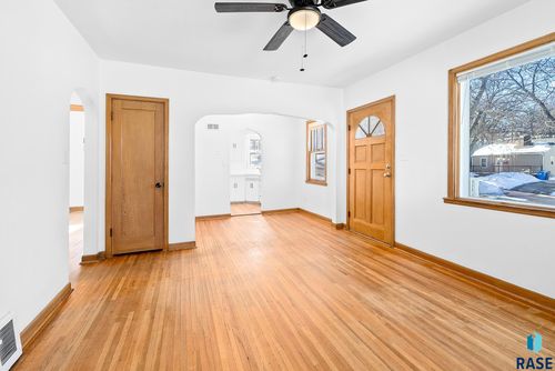 804 S Hawthorne Ave, Sioux Falls, SD, 57104-4537 | Card Image