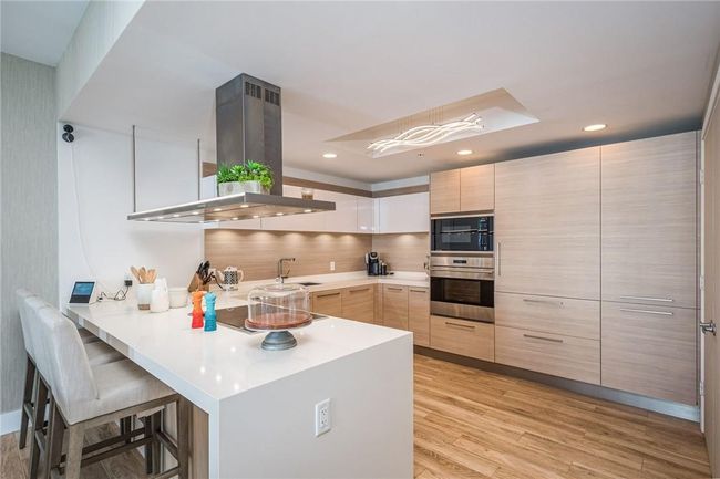 UNIT-2105 - 17111 Biscayne Blvd, Condo with 2 bedrooms, 3 bathrooms and null parking in Aventura FL | Image 21