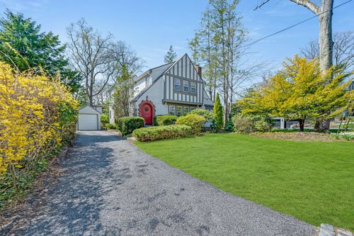 45 Lookout Cir, Larchmont, NY, 10538-2211 | Card Image