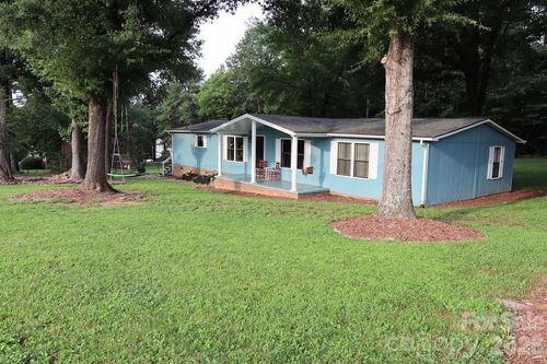 2095 Goodman Lake Rd, Morganton, NC, 28655-7074 | Card Image