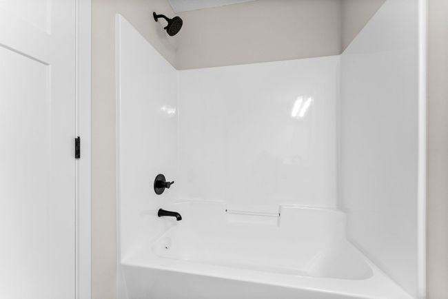 Upper Level Bath | Image 41