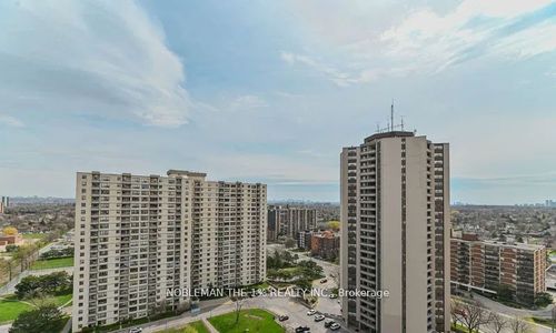 414-390 Dixon Rd, Etobicoke, ON, M9R1T4 | Card Image