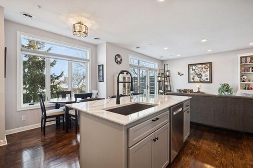 337 Willoughby Way W, Minnetonka, MN, 55305-5377 | Card Image