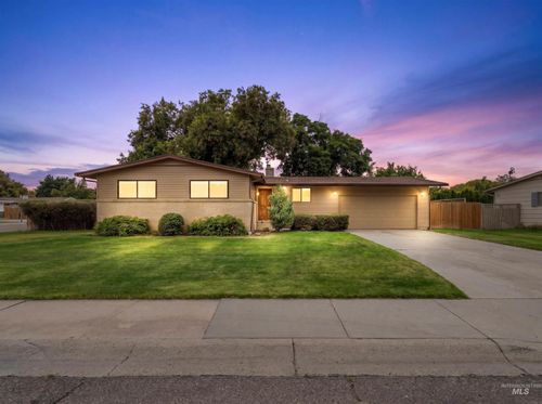 3841 N Sheringham Dr, Boise, ID, 83704-3446 | Card Image