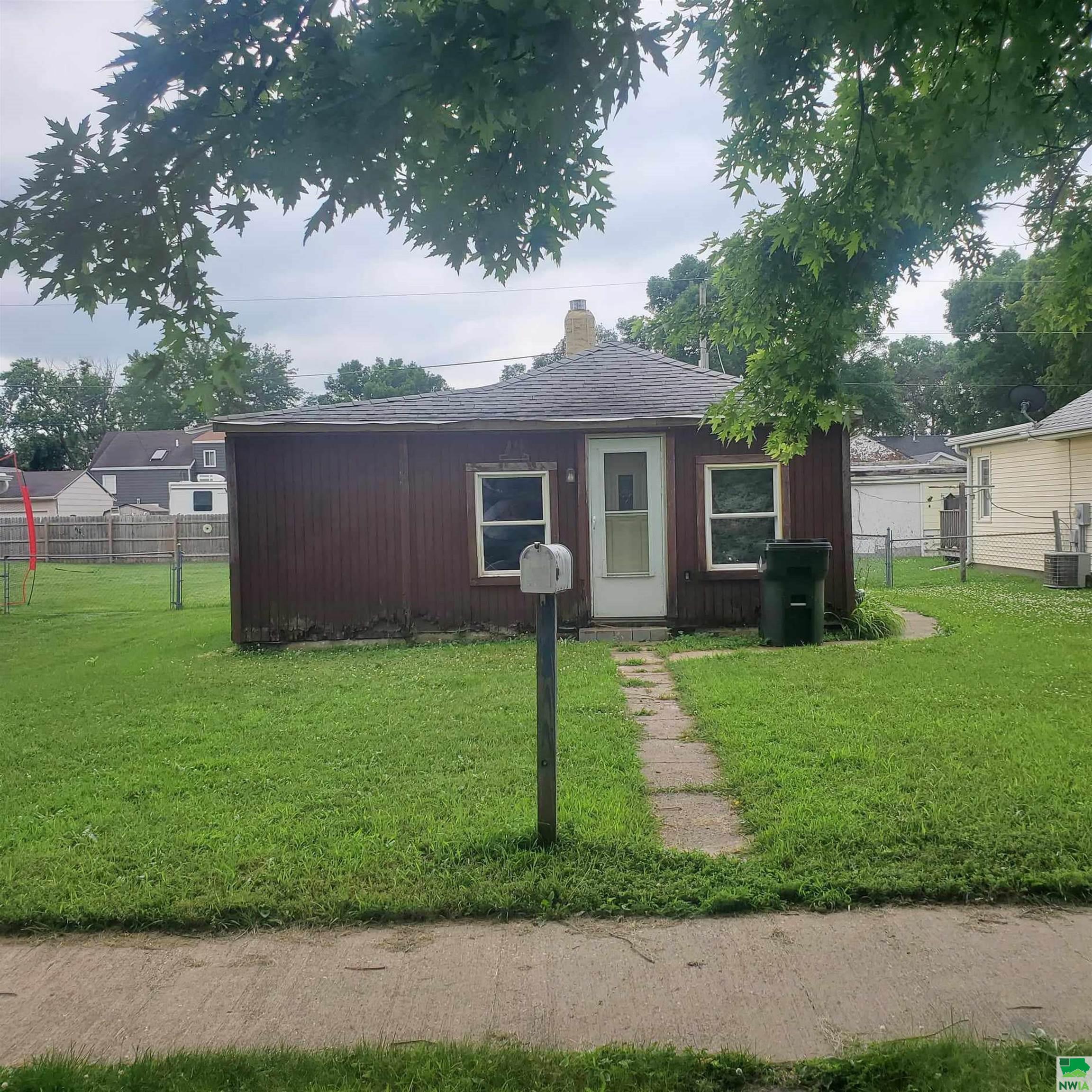 Whitcher Ave, Sioux City, IA 51109