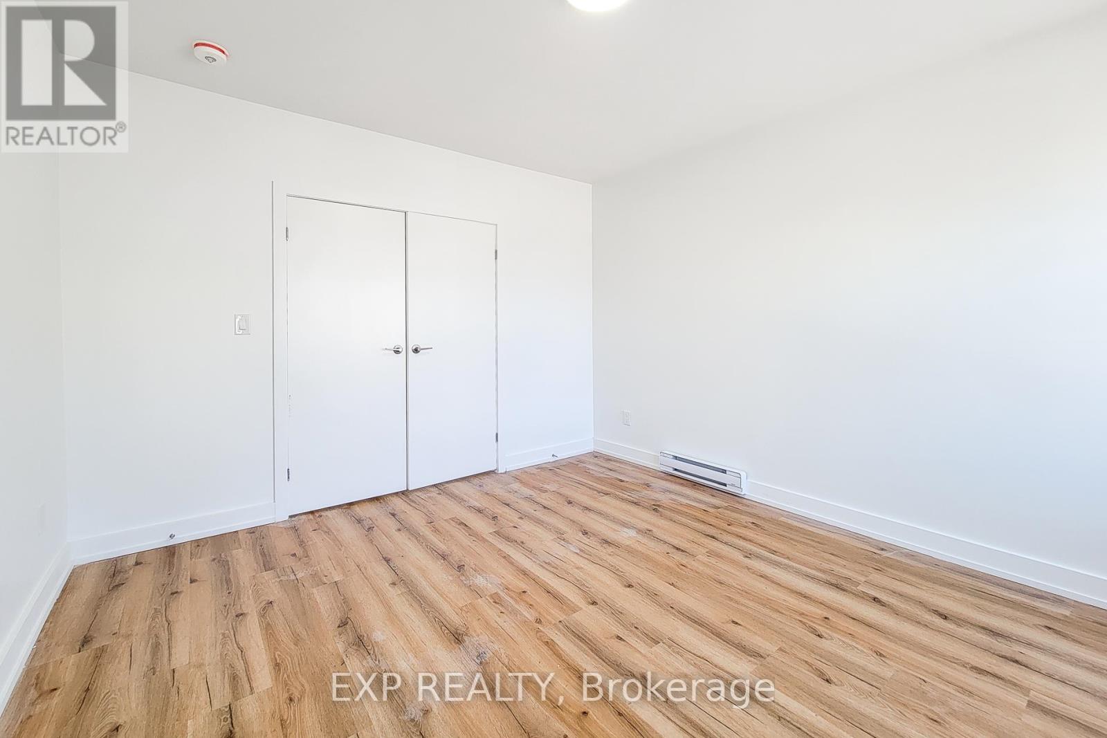 Residential Income in Hamilton (Crown Point) 3