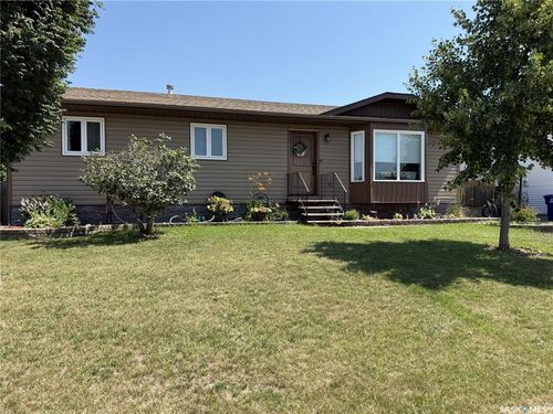 207 Maple Street, Outlook, SK, S0L2N0 | Card Image