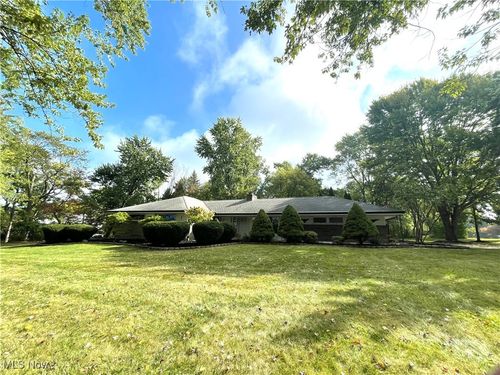 2803 Som Center Rd, Willoughby Hills, OH, 44094-9139 | Card Image