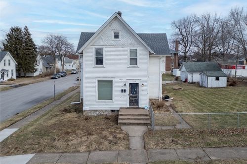 1935 N Sturdevant St, Davenport, IA, 52804-2127 | Card Image