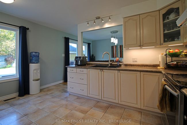 734 Short Point Rd, House other with 3 bedrooms, 3 bathrooms and 8 parking in Lyndhurst ON | Image 18