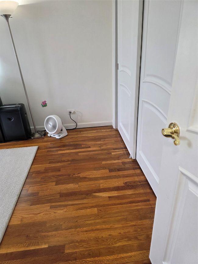 APT-6C - 18 211 Th St, Home with 2 bedrooms, 1 bathrooms and null parking in Bayside NY | Image 4