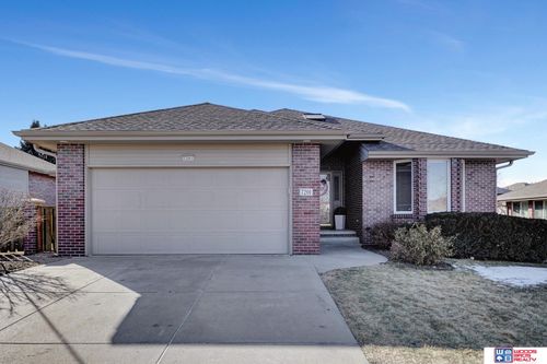 7201 Sugar Creek Circle, Lincoln, NE, 68516 | Card Image