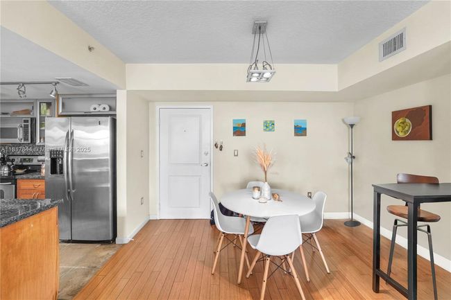 APT-304 - 1555 N Treasure Dr, Condo with 2 bedrooms, 2 bathrooms and null parking in North Bay Village FL | Image 5