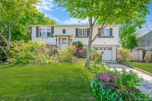 114 Liberty Ave, Selden, NY, 11784-1916 | Card Image