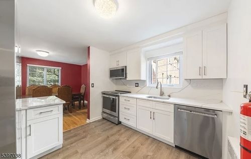 85 Troy Dr, Springfield, NJ, 07081-2002 | Card Image