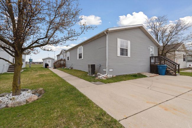 24922 N Hampton Dr, House other with 4 bedrooms, 3 bathrooms and null parking in Flat Rock MI | Image 57