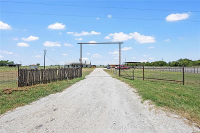 455 Lcr 318, House other with 4 bedrooms, 2 bathrooms and null parking in Mart TX | Image 2