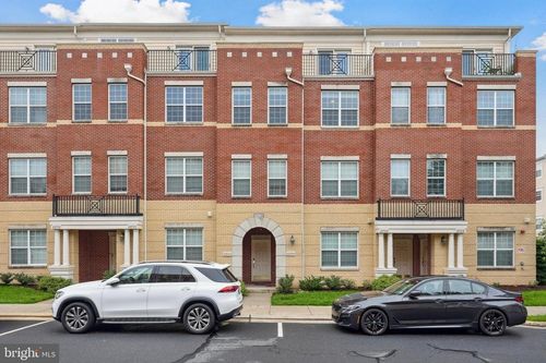 22722 Beacon Crest Ter, BRAMBLETON, VA, 20148-6414 | Card Image