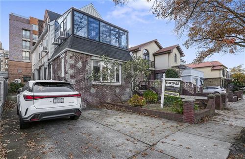 130 Amherst St, Brooklyn, NY, 11235-4115 | Card Image