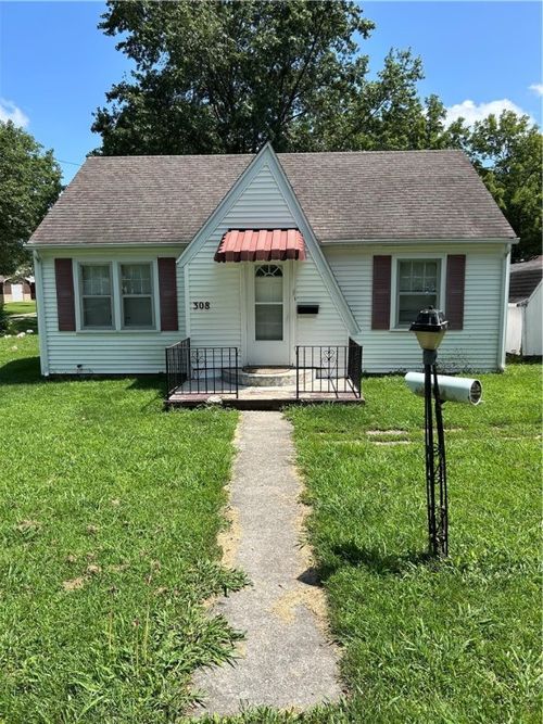 308 S Maple St, Newton, IL, 62448-1220 | Card Image