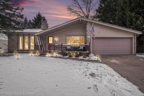 5957 Slate Dr, Troy, MI, 48085-3884 | Card Image