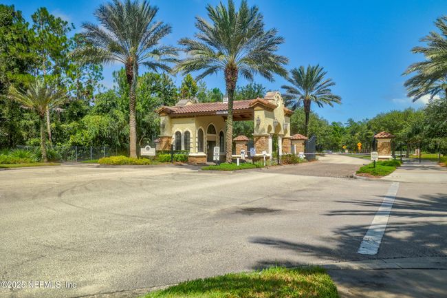 Enjoy peace of mind in this gated community, protected by a 24/7 staffed guardhouse. | Image 22
