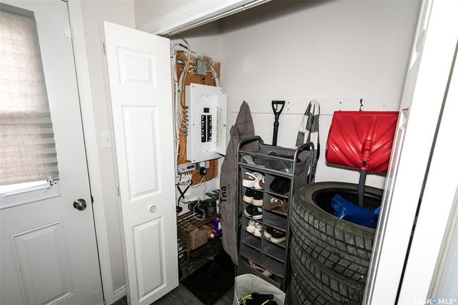lower level entrance closet | Image 37