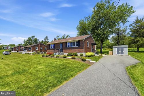 445 E Moyer Rd, POTTSTOWN, PA, 19464-1019 | Card Image