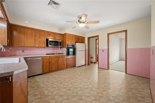 21 Top St, House other with 3 bedrooms, 3 bathrooms and 8 parking in Westerly RI | Image 13