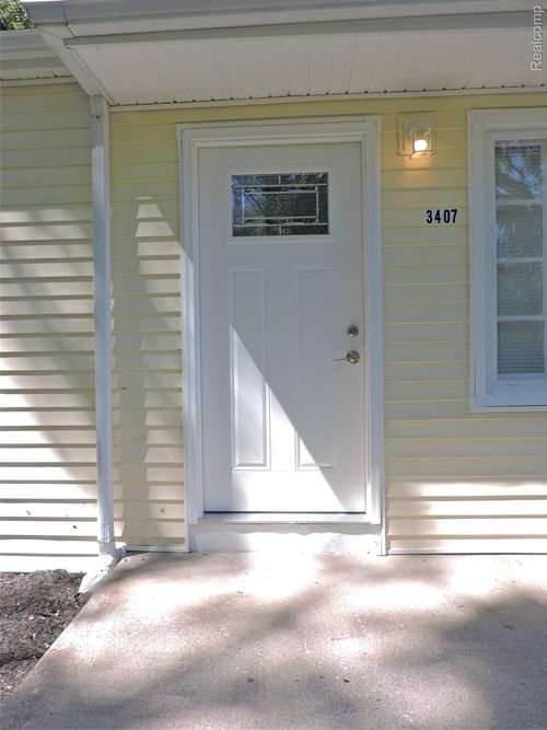 3407 Wyoming Ave, Flint, MI, 48506-2611 | Card Image
