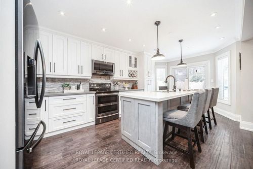 73 Headwater Rd, Bolton, ON, L7E2W4 | Card Image