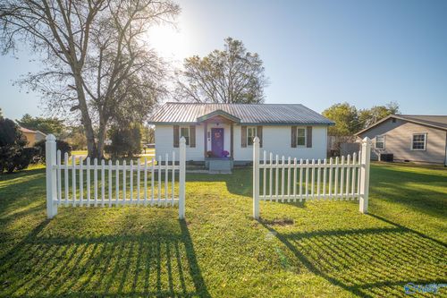 302 Nebraska Ave, Stevenson, AL, 35772-3057 | Card Image