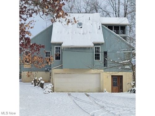 318 Valley Mills Dr, Parkersburg, WV, 26104-8162 | Card Image