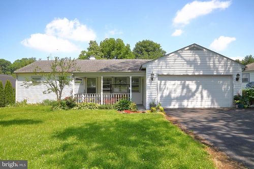 68 Pilgrim Dr, Lancaster, PA, 17603-6455 | Card Image