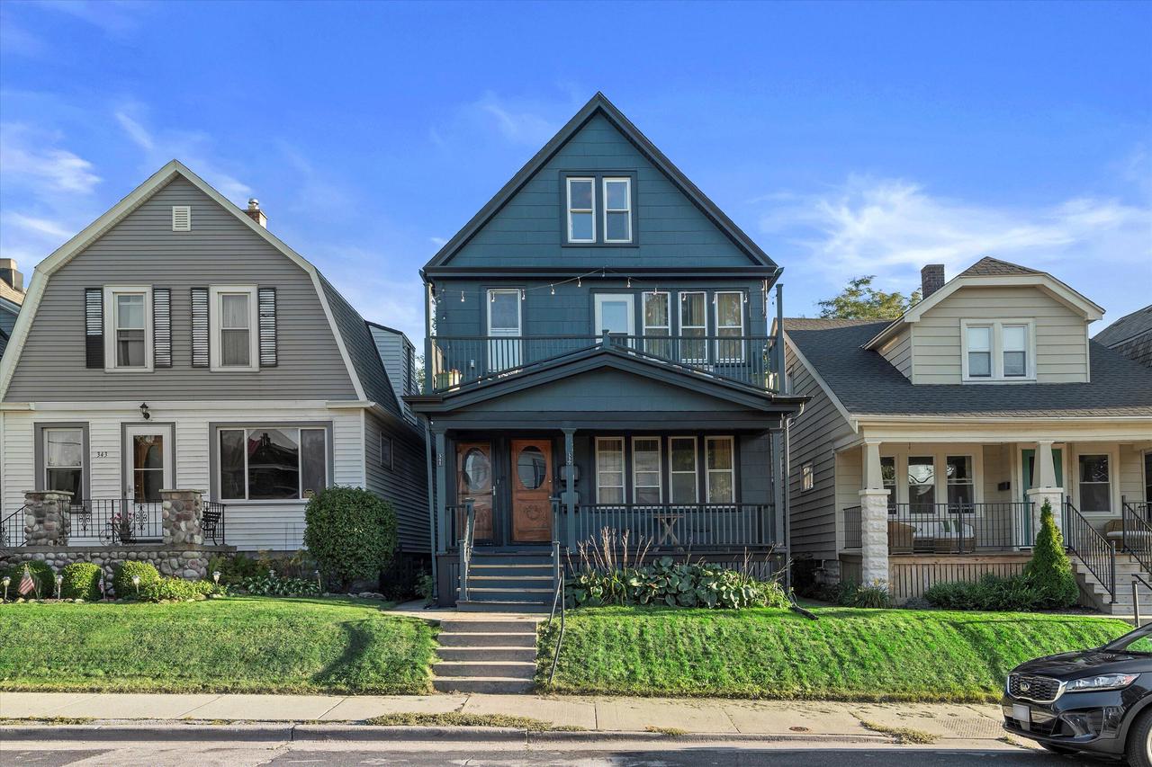 Deer Pl, Milwaukee, WI 53207