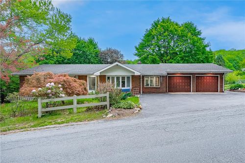 5547 Roosevelt St, Whitehall, PA, 18052-1207 | Card Image