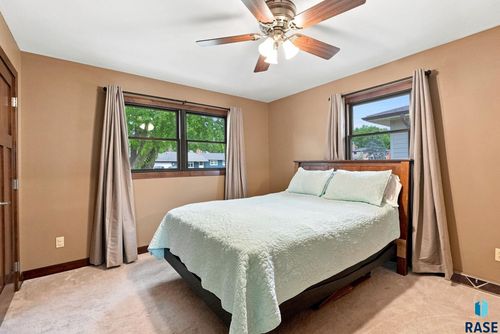 4101 S Thunderbird Trl, Sioux Falls, SD, 57103-5034 | Card Image