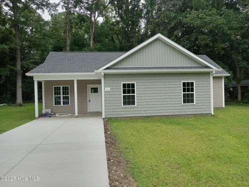 111 E Oliver St, Whiteville, NC, 28472-2719 | Card Image