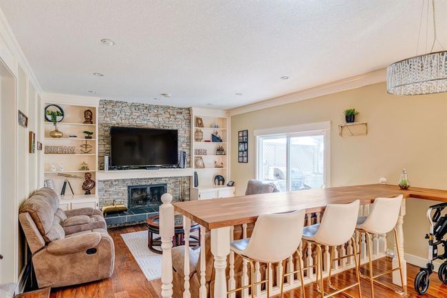 247 Pump Hill Crescent Sw, Home with 6 bedrooms, 3 bathrooms and 5 parking in Calgary AB | Image 11