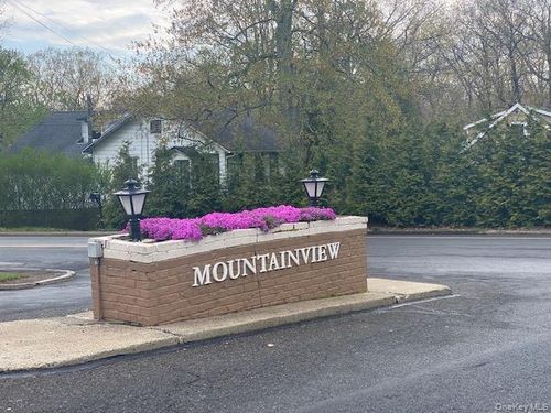 493 Sierra Vista Ln, Valley Cottage, NY, 10989-2732 | Card Image