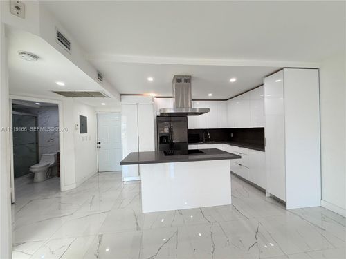 apt-427-8290 Lake Dr, Doral, FL, 33166-4675 | Card Image