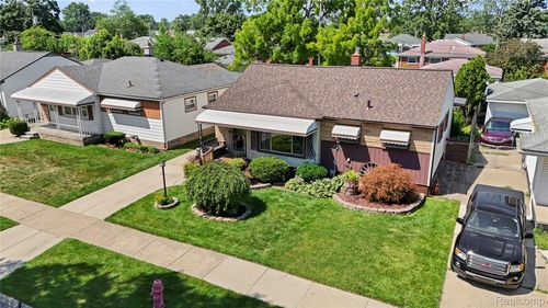 29075 Commonwealth St, Roseville, MI, 48066-2010 | Card Image