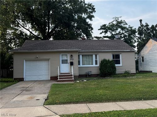 30107 Thomas St, Willowick, OH, 44095-4827 | Card Image