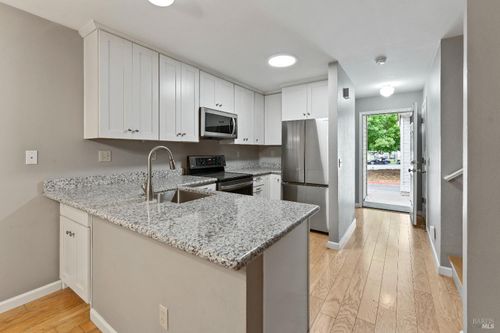 164 N Dutton Ave, Santa Rosa, CA, 95401-7628 | Card Image