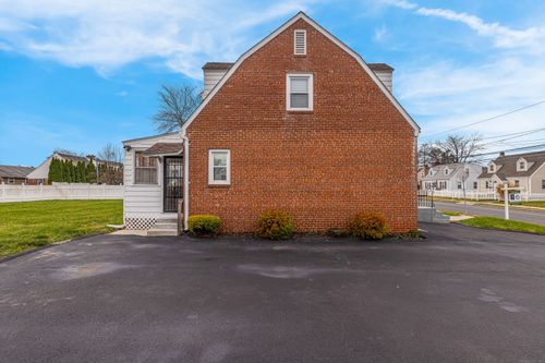 281 Brown St, Hartford, CT, 06114-2406 | Card Image